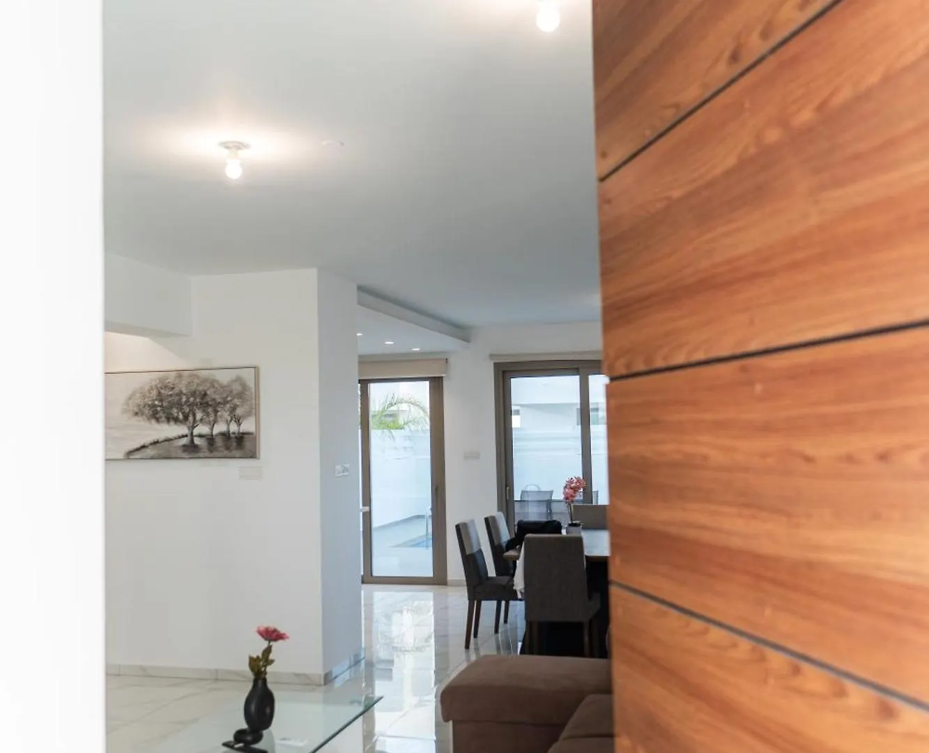 Hubstay - Seaview Villa Oriana In Larnaca, 10 Min Walk To The Beach Cyprus