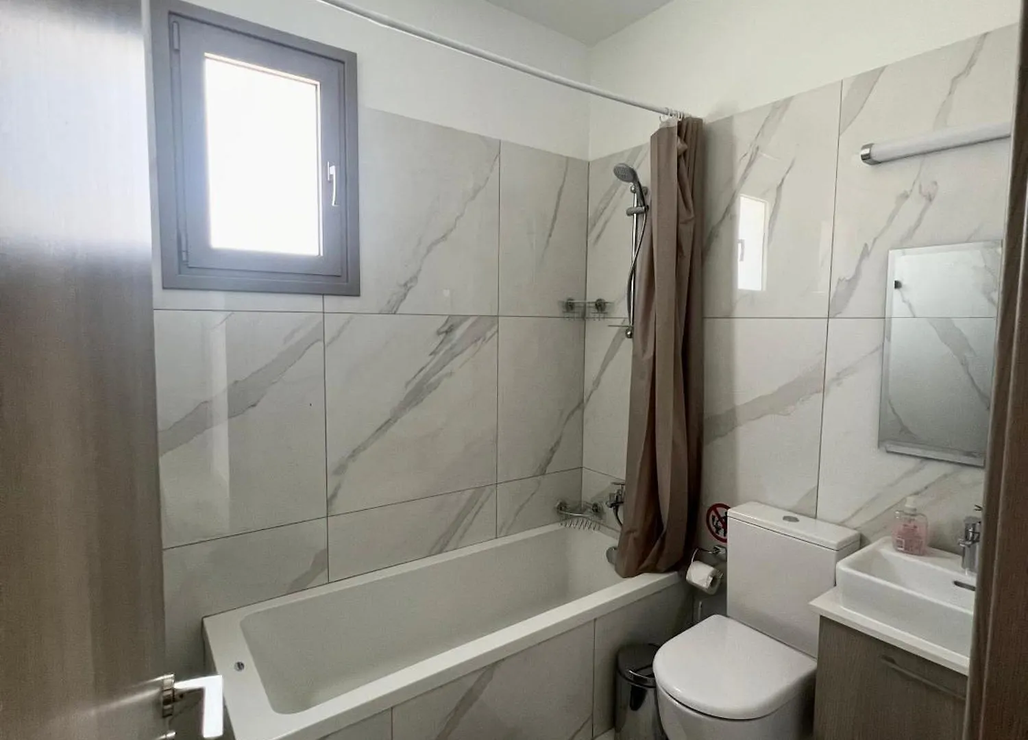 Hubstay - Seaview Villa Oriana In Larnaca, 10 Min Walk To The Beach Cyprus