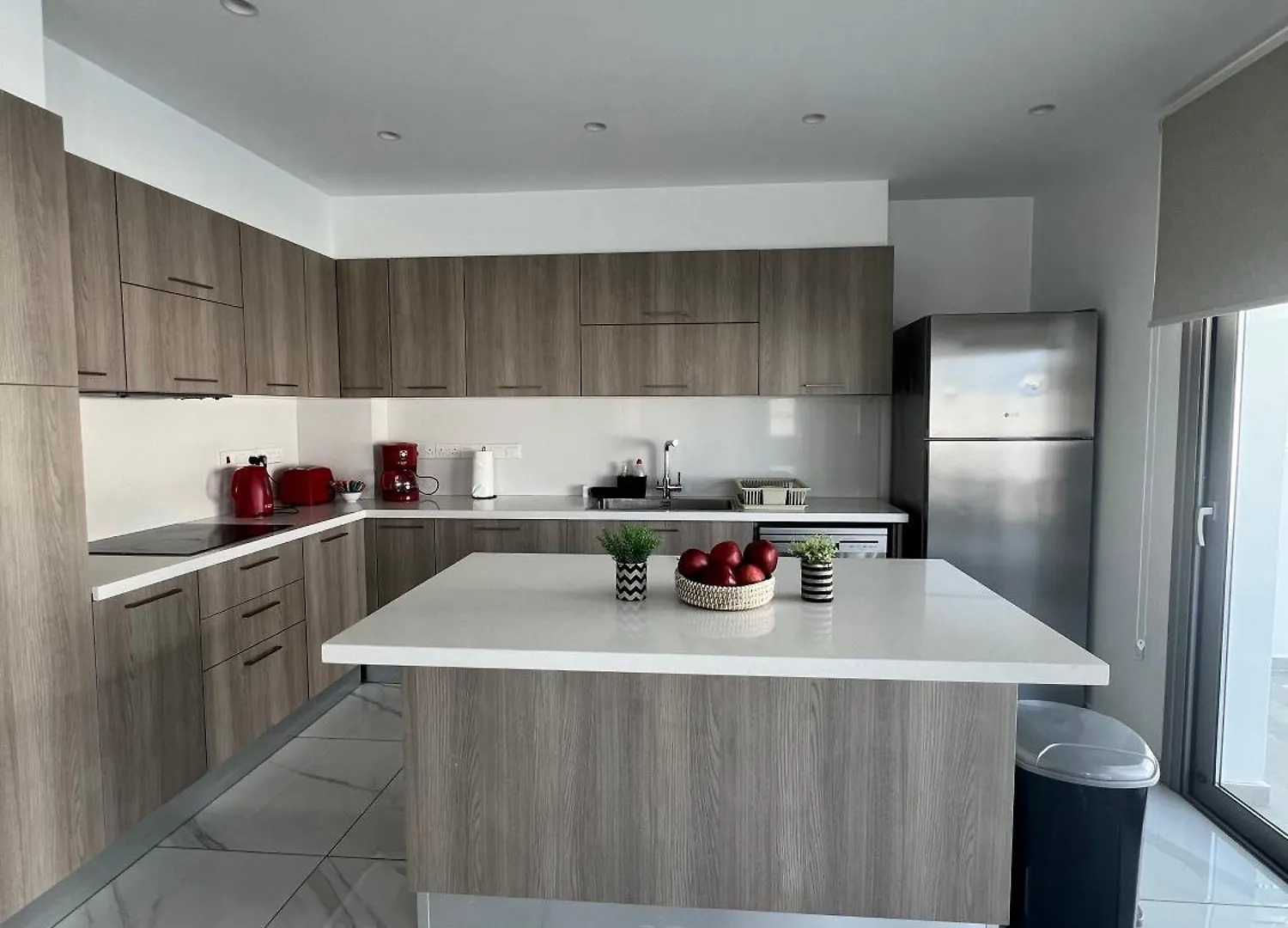 Hubstay - Seaview Villa Oriana In Larnaca, 10 Min Walk To The Beach